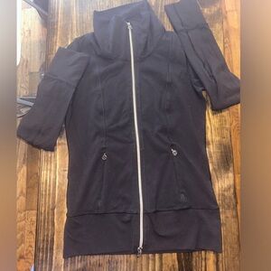 Lululemon jacket size 6